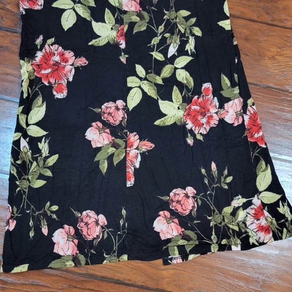 Charlotte Russe maxi skirt with Thigh split - Picture 7 of 8